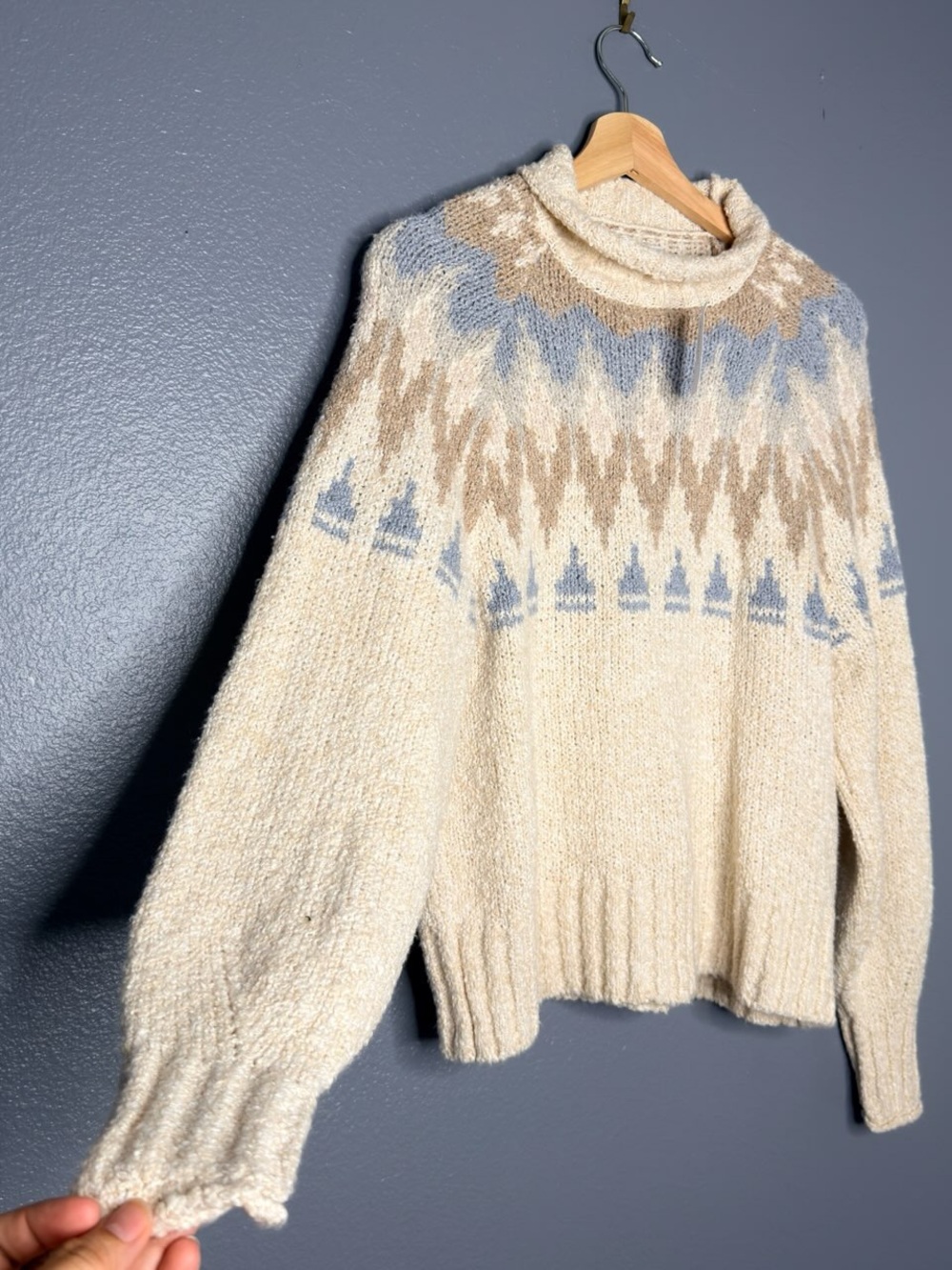 America Eagle Fair Isle Cream Knit Sweater with Blue & Tan NWT XS Oversized